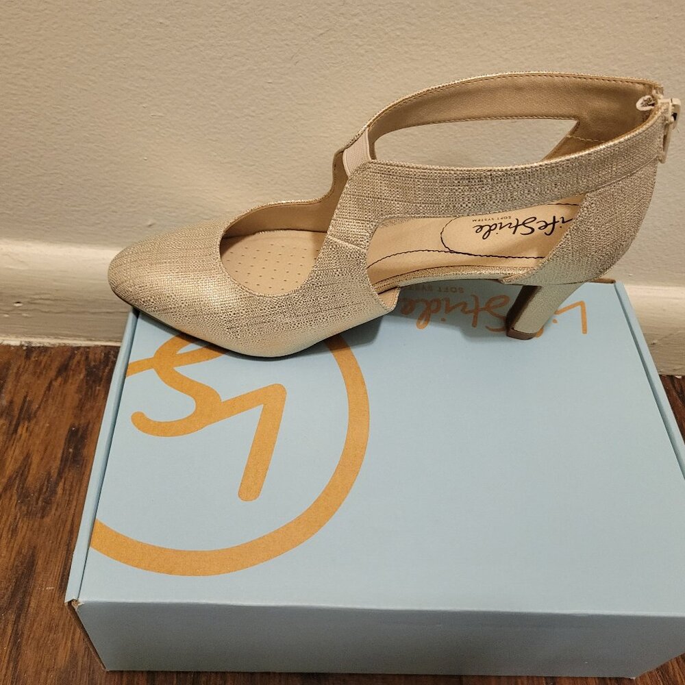 Gold pumps